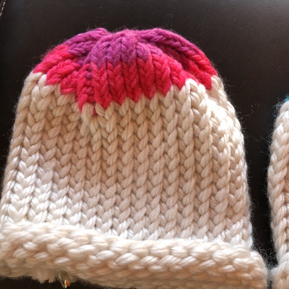 Two hand knitted hats - Picture 3 of 6